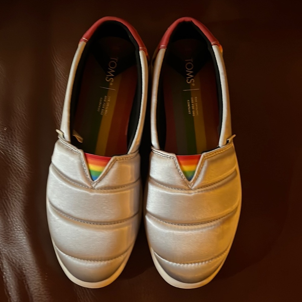 Pride theme Toms, size 8W